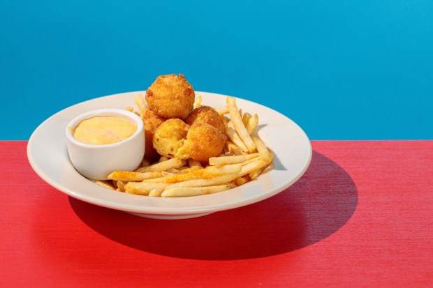 Linus' Mac and Cheese Bites over French Fries served with a Spicy Aioli served during the Peanuts Celebration at Knott's Berry Farm. (Photo courtesy of Knott's)